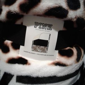 VS PINK Leopard Cheetah Sherpa Blanket NEW
